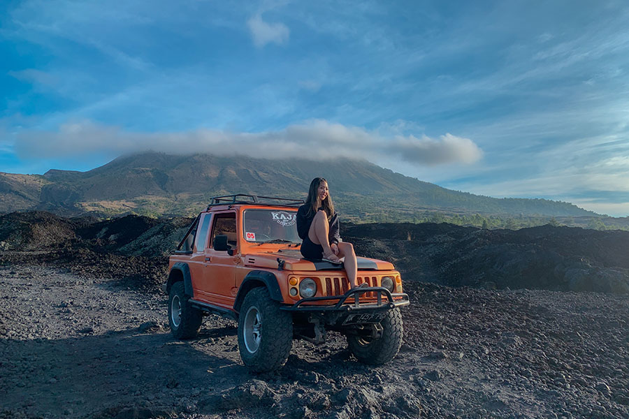 Jeep-Tour-with-Black-Lava