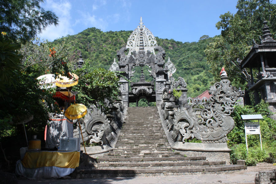 pulaki temple - buleleng interesting places to visit - bali touristic