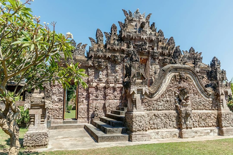 beji temple - buleleng interesting places to visit - bali touristic