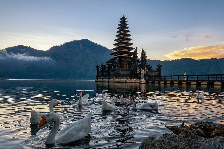 segara ulun danu batur temple-jati batur temple