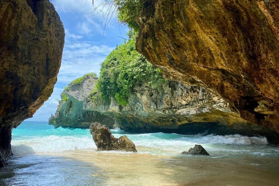 suluban beach - badung interesting places to visit - bali touristic